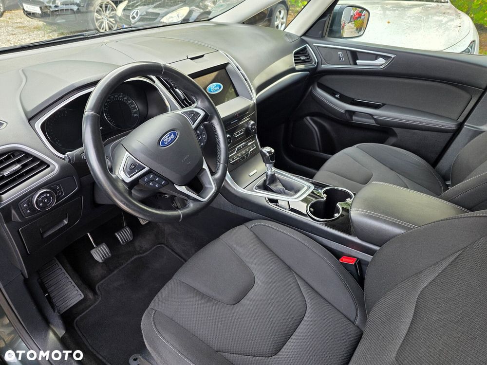 Ford S-Max - 11