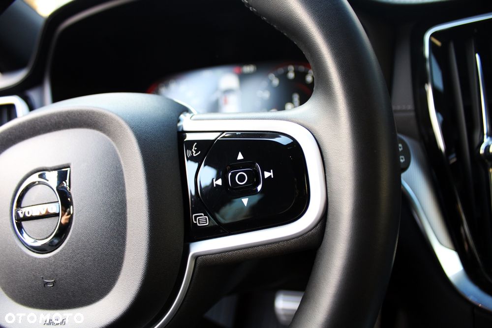Volvo V60 B4 B R-Design - 20