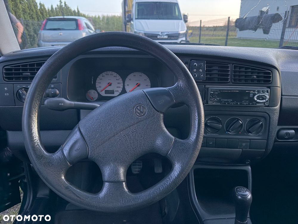 Volkswagen Golf 1.6 - 8