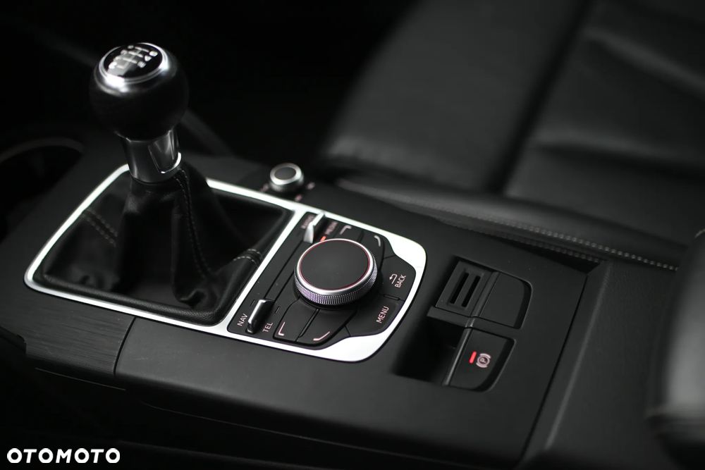 Audi A3 Limousine 2.0 TDI S line Sportpaket - 23