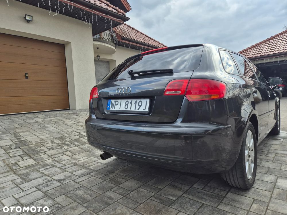 Audi A3 Sportback 1.6 Ambiente - 4