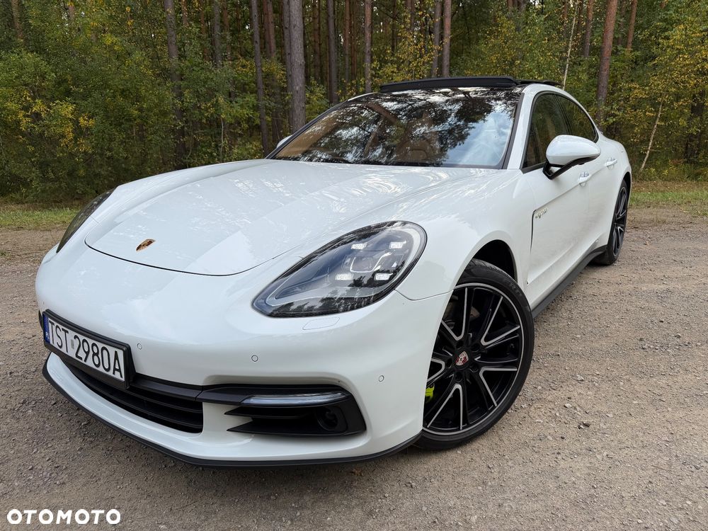 Porsche Panamera 4 E-Hybrid - 1