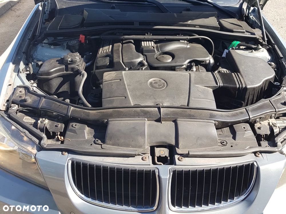 BMW Seria 3 320i - 32