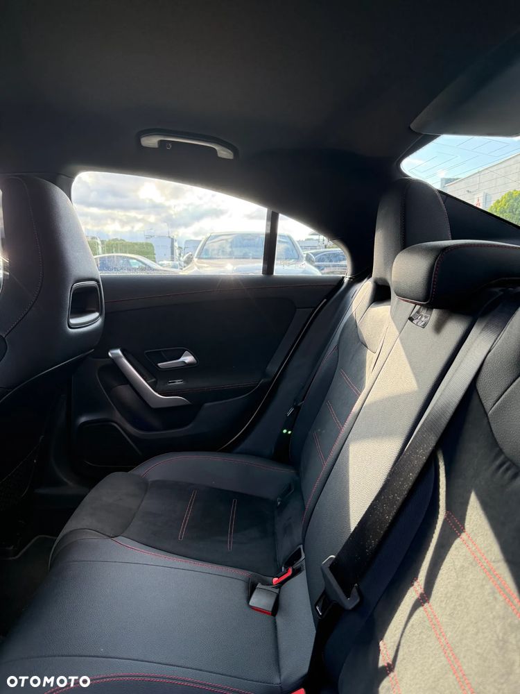Mercedes-Benz CLA 180 AMG Line 7G-DCT - 15