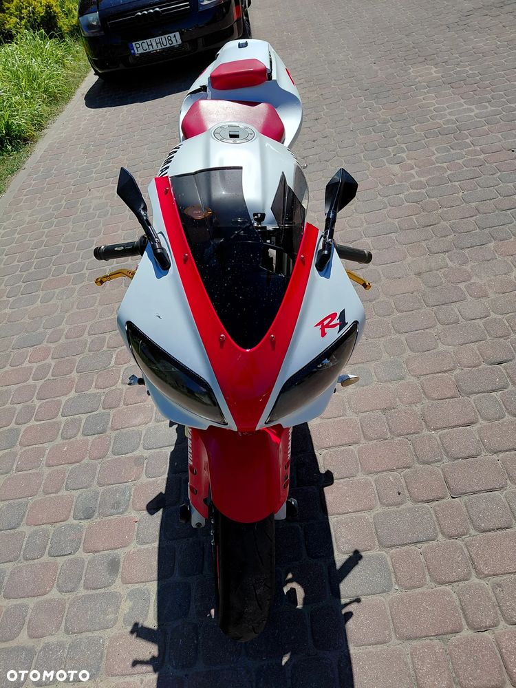 Yamaha R1 - 8