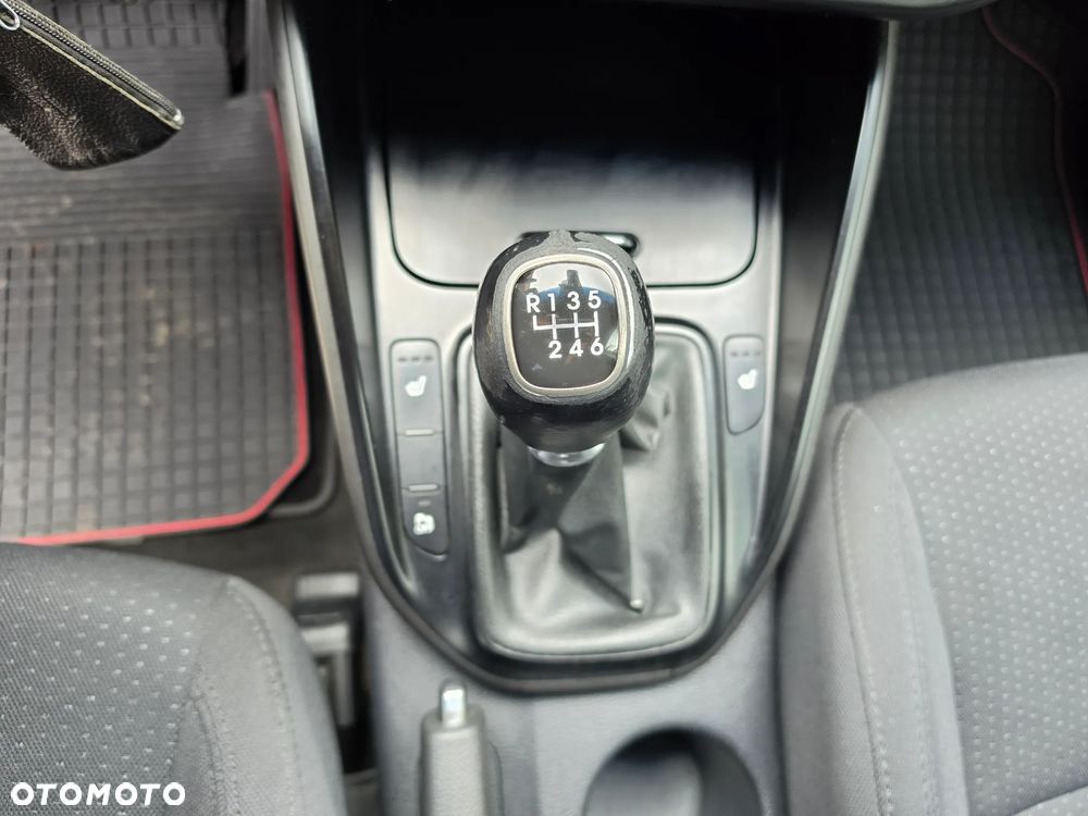 Kia Carens 1.6 GDI Attract - 25