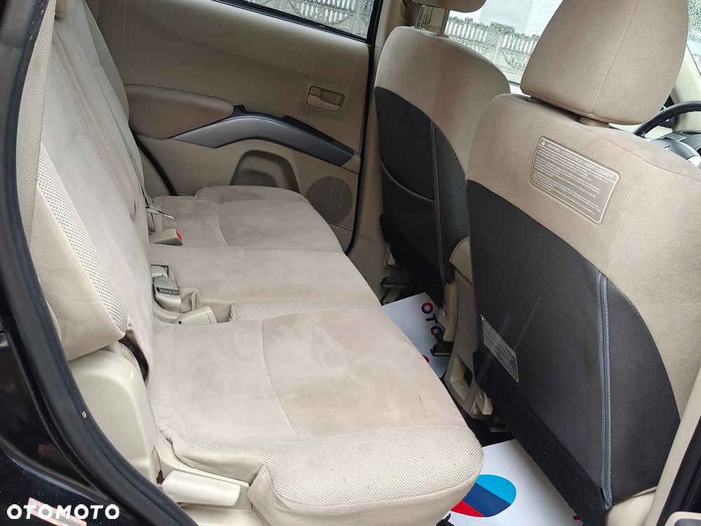 Mitsubishi Outlander 3.0 V6 LS 2WD - 17