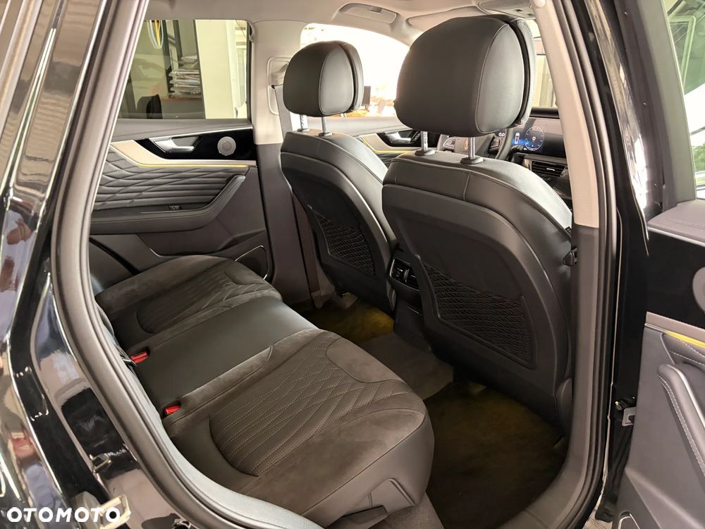 Hongqi HS5 - 18