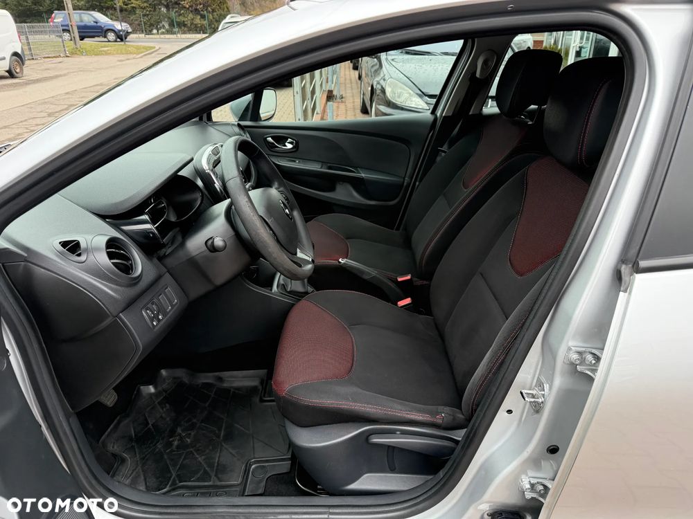 Renault Clio 1.2 16V 75 LIMITED - 10