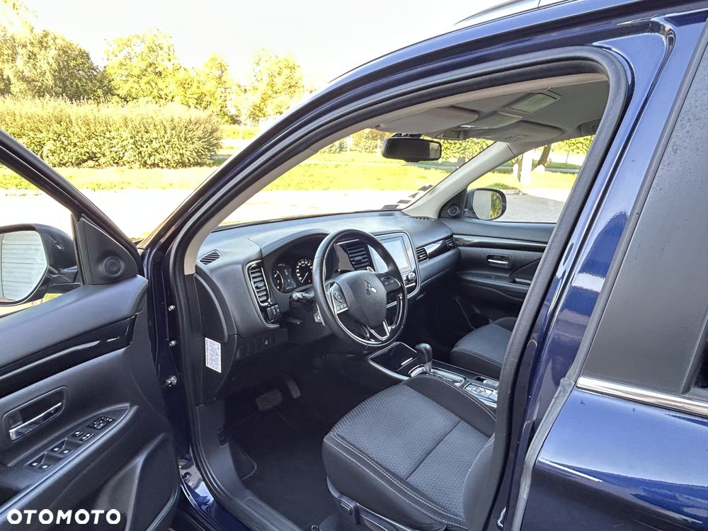 Mitsubishi Outlander 2.0 Intense + Navi 4WD CVT - 11