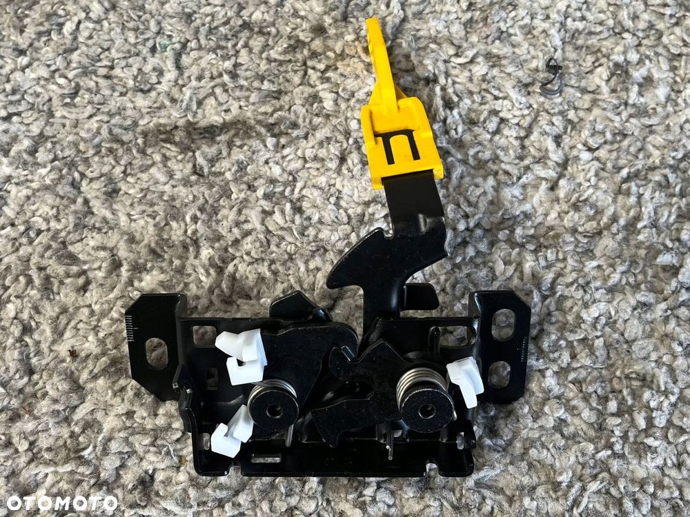 MERCEDES BENZ GLA W247 RYGIEL ZAMEK MASKI A2478800060 - 2