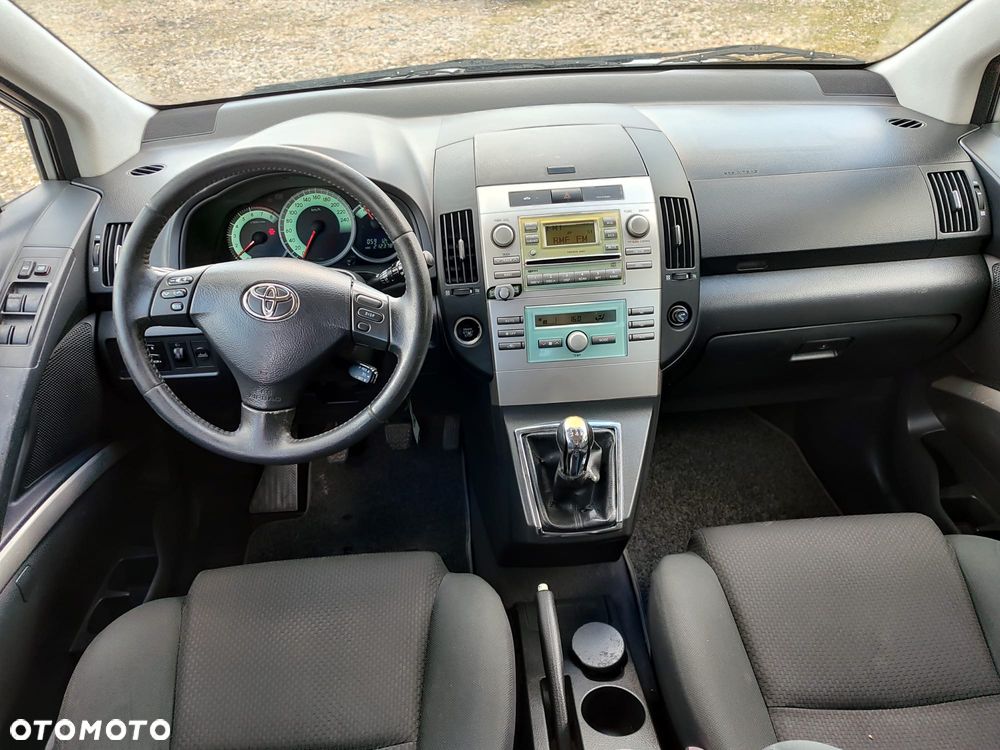 Toyota Corolla Verso - 12