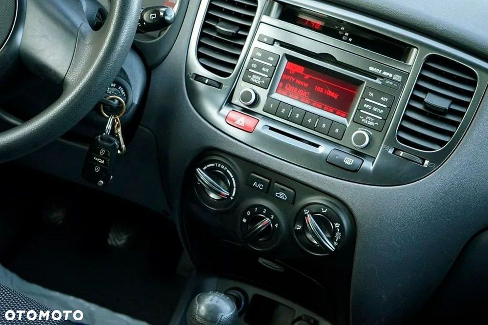 Kia Rio - 26