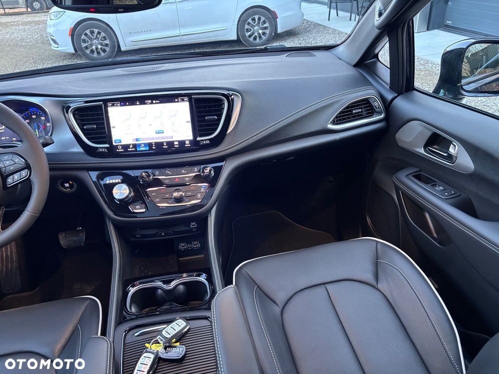 Chrysler Pacifica - 30