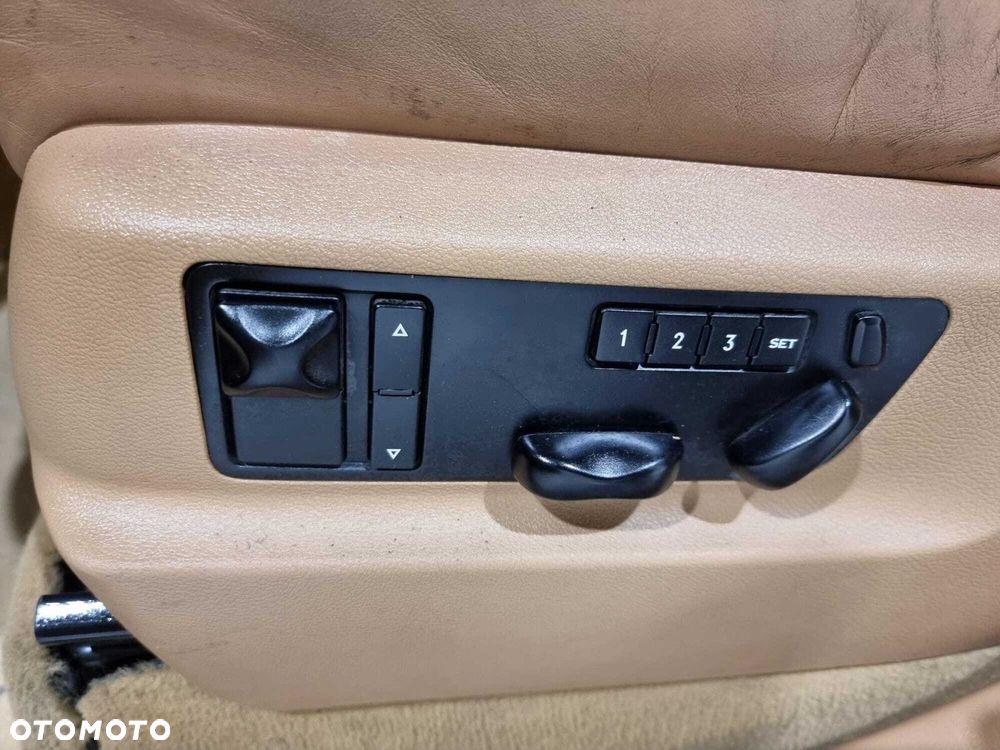 Porsche Cayenne - 22