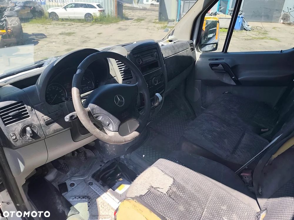 Mercedes-Benz Sprinter - 12