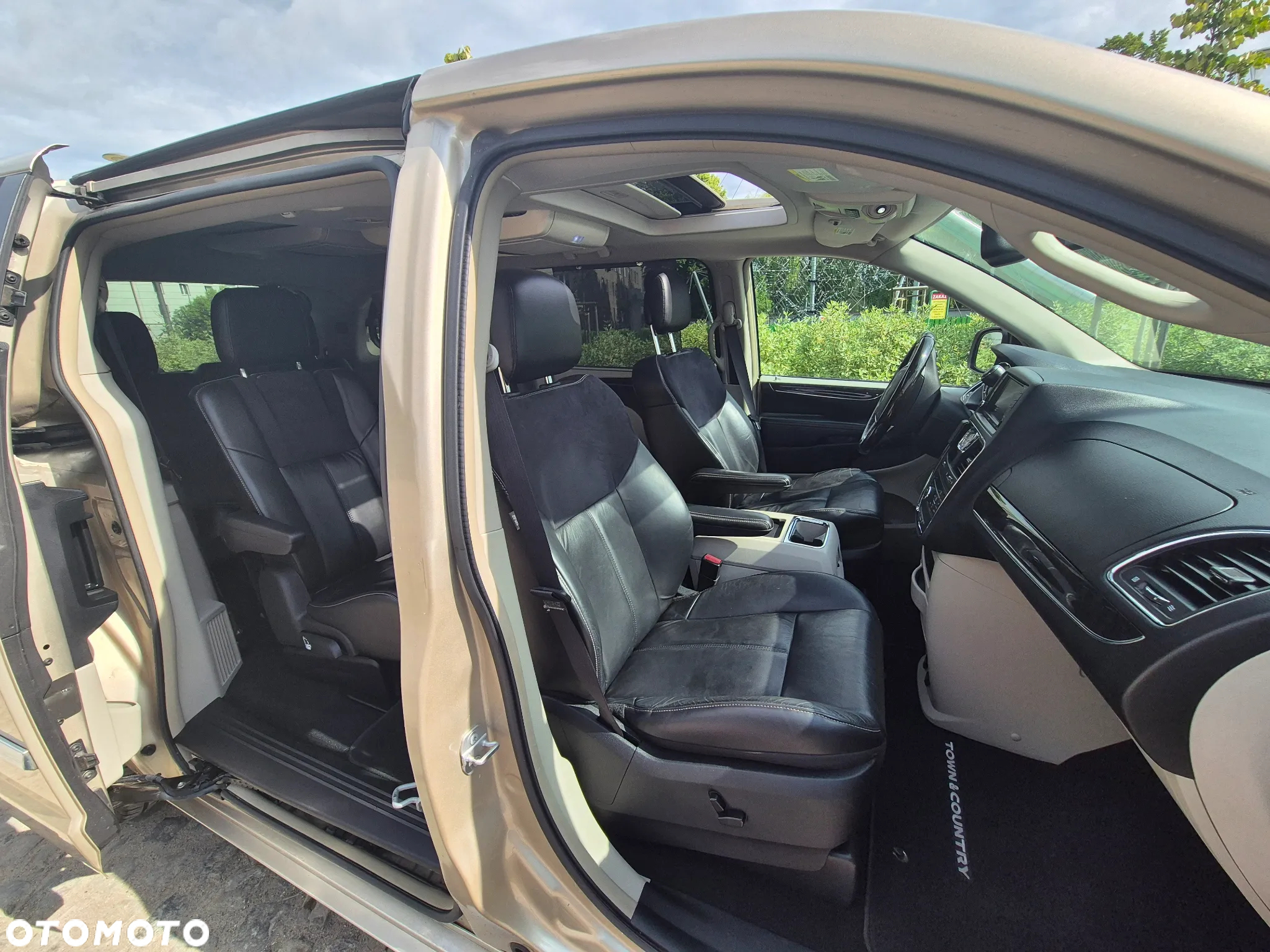 Chrysler Town & Country 3.6 Limited - 7