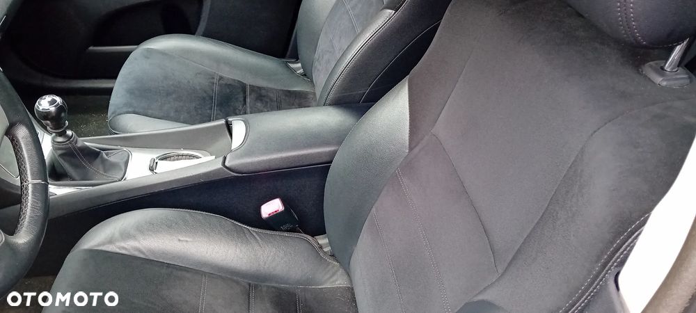 Toyota Avensis Combi 1.8 Executive - 15