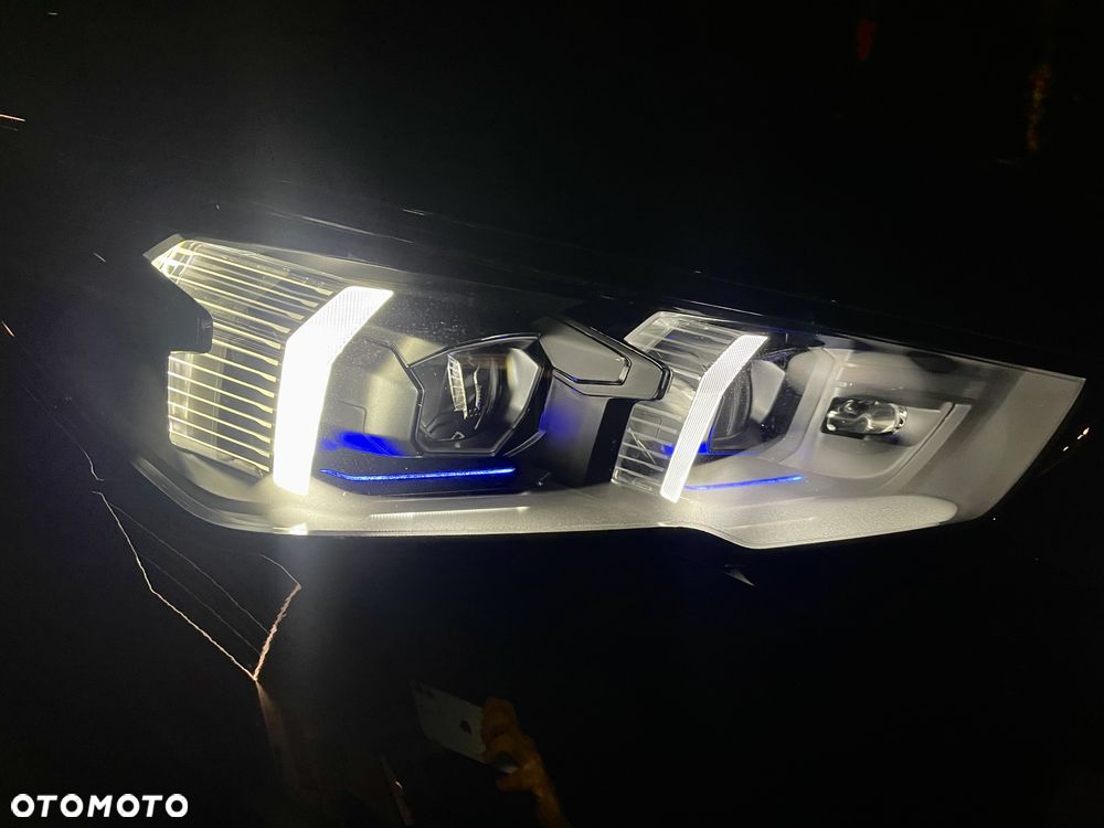 BMW Seria 5 520i mHEV - 33