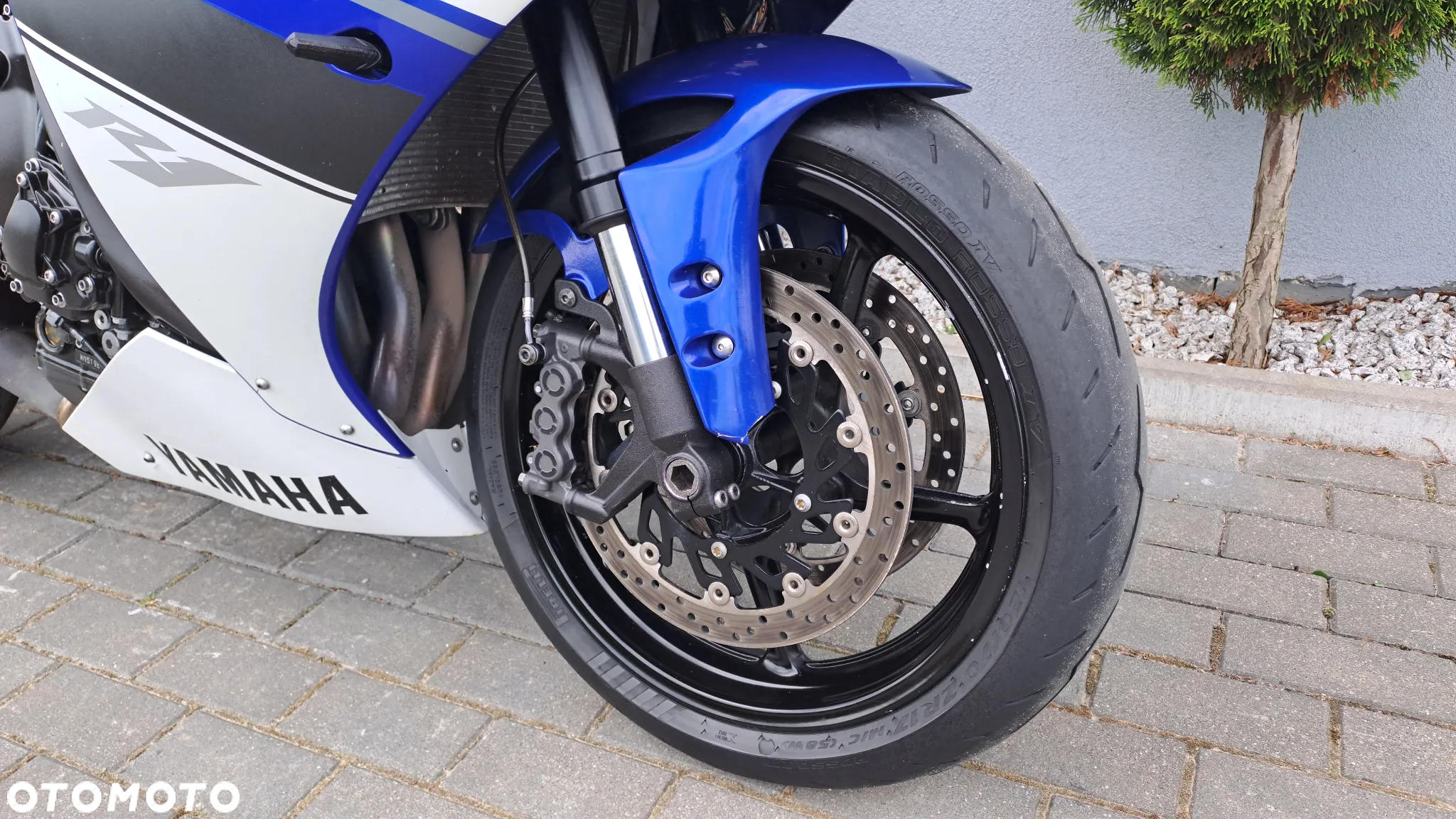 Yamaha R1 - 9