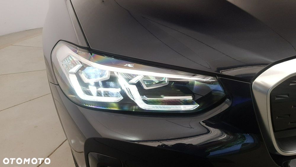 BMW iX3 - 11