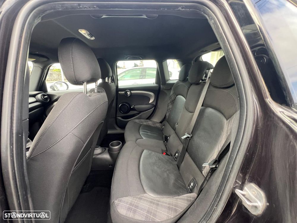 MINI 5 Portas Cooper D - 19