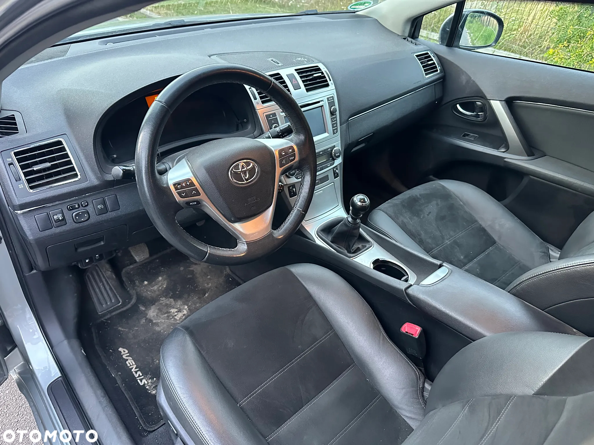 Toyota Avensis Combi 1.8 Executive - 13