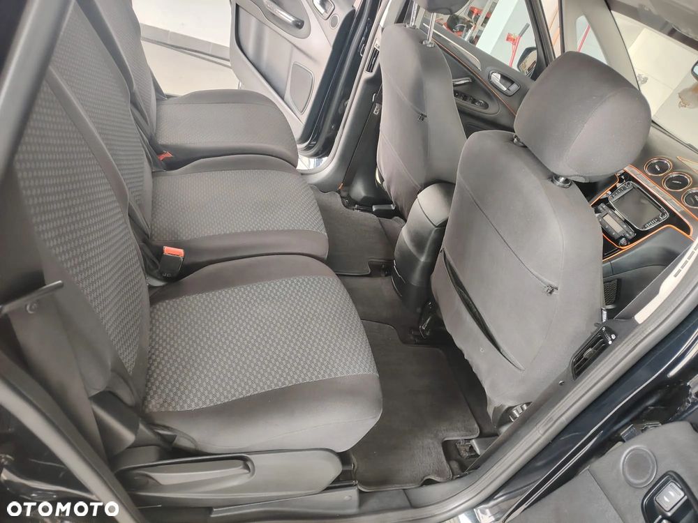 Ford S-Max - 25