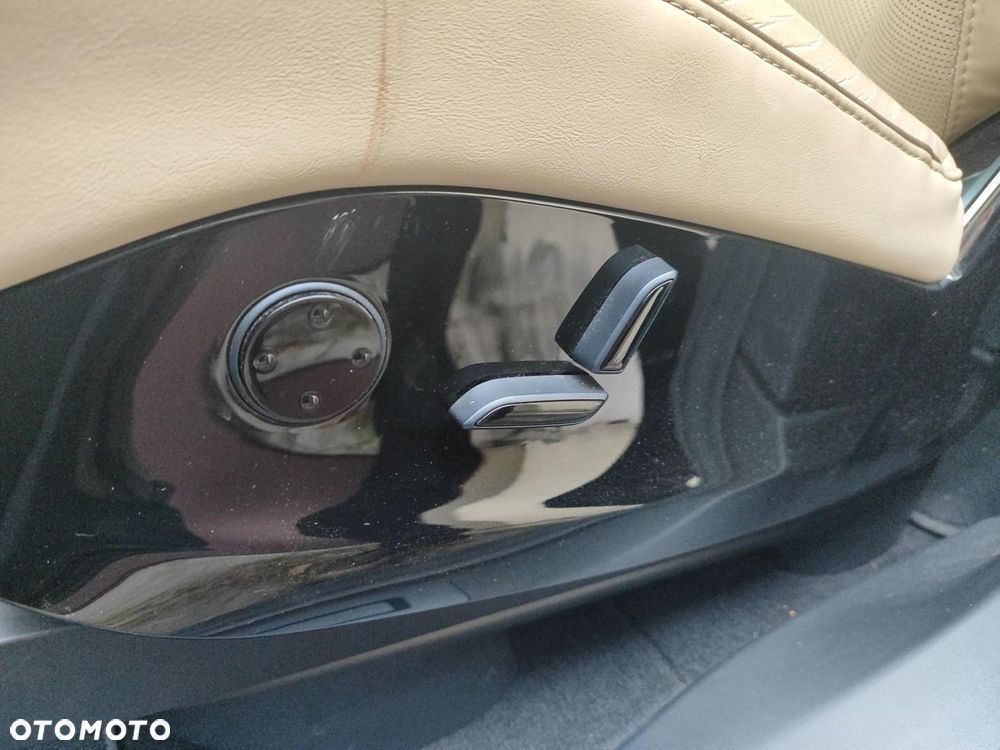 Tesla Model X 90 D - 23