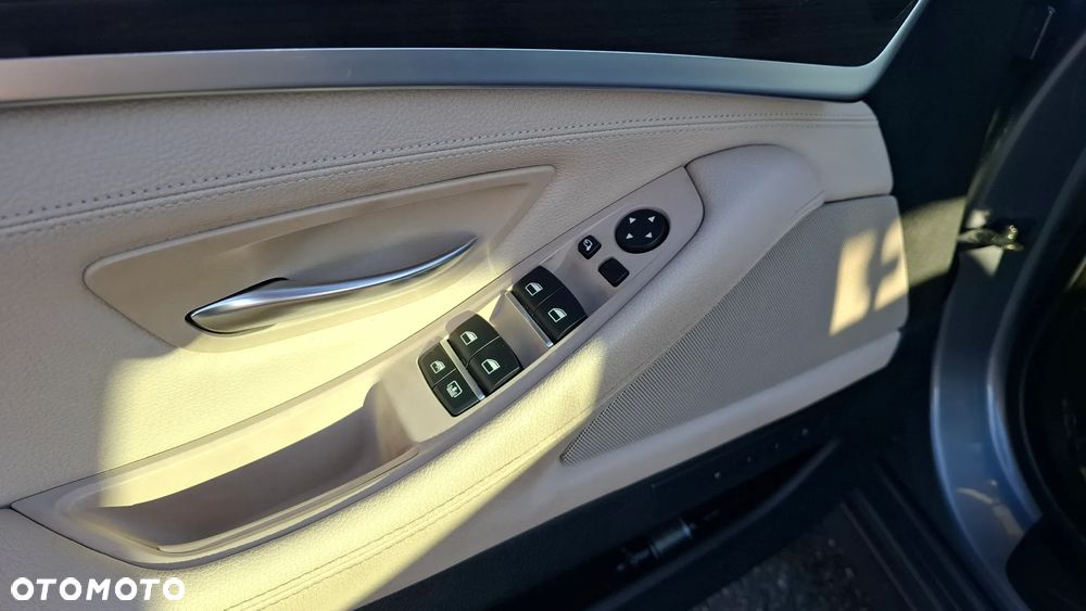 BMW Seria 5 535i xDrive - 7