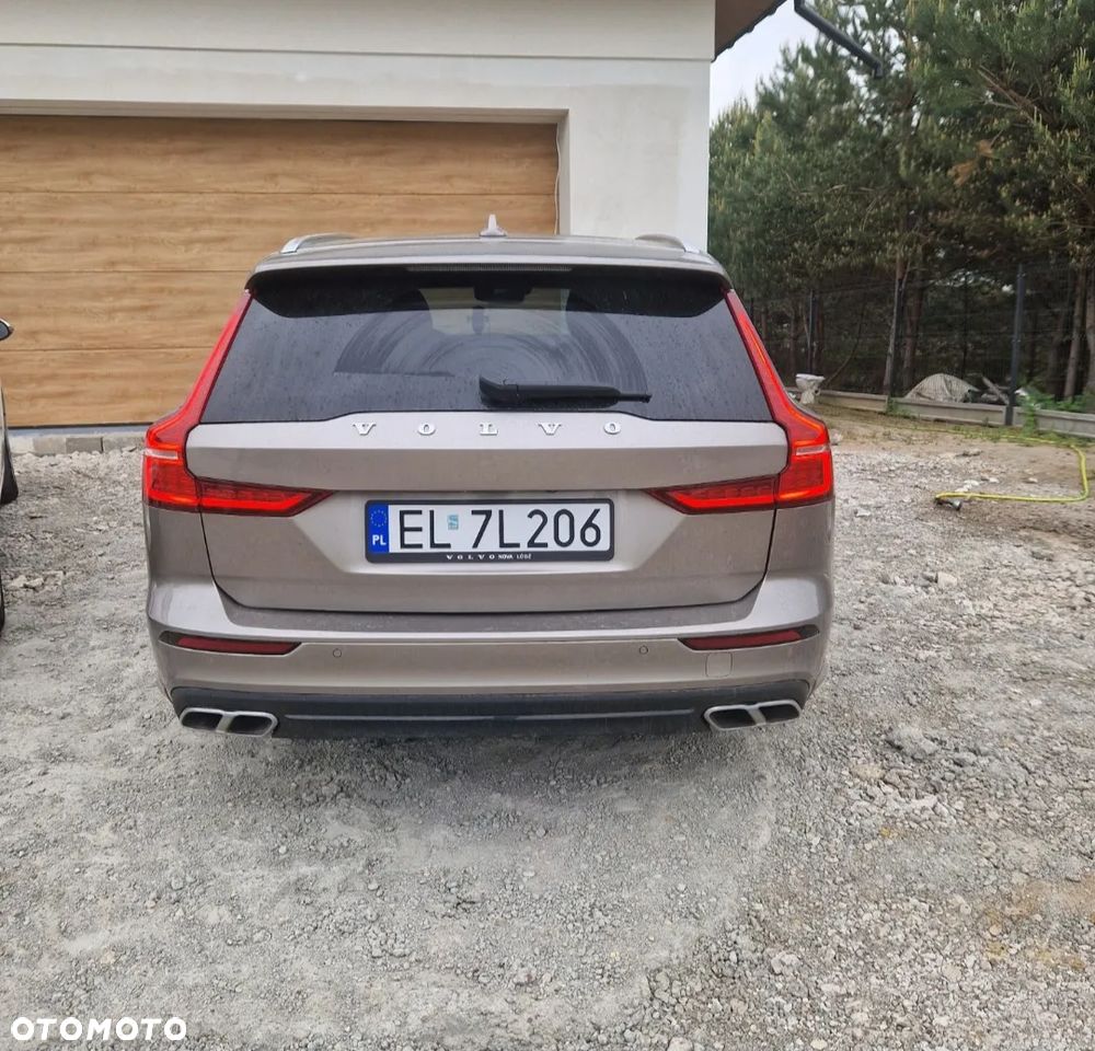 Volvo V60 D4 AWD Momentum Pro - 4