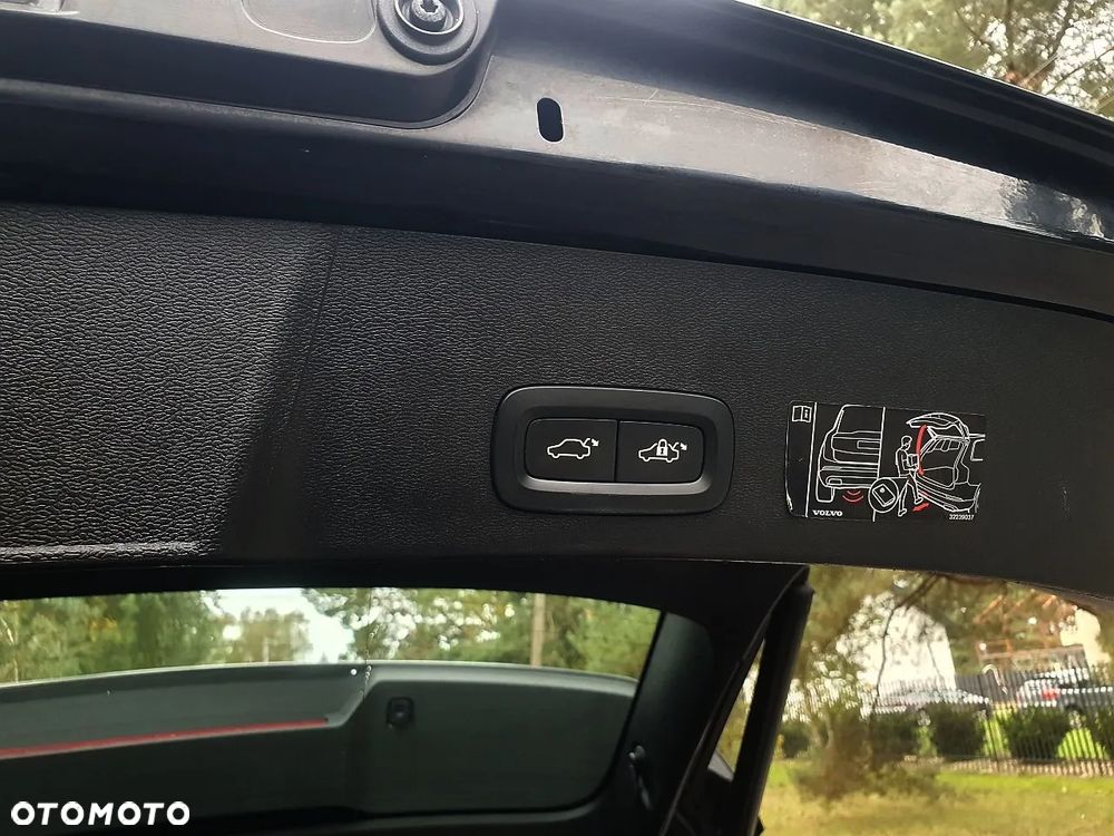 Volvo XC 40 B4 B AWD DKG Momentum Pro - 28