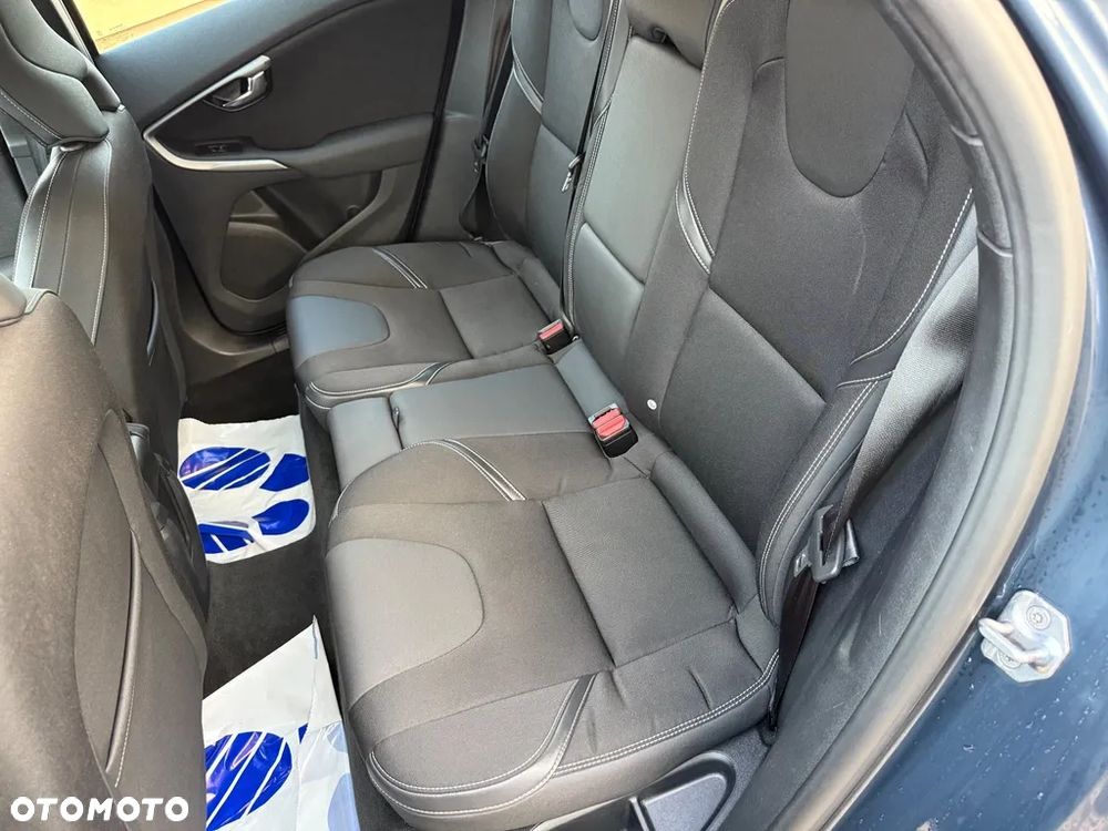 Volvo V40 D2 Drive-E Momentum - 19