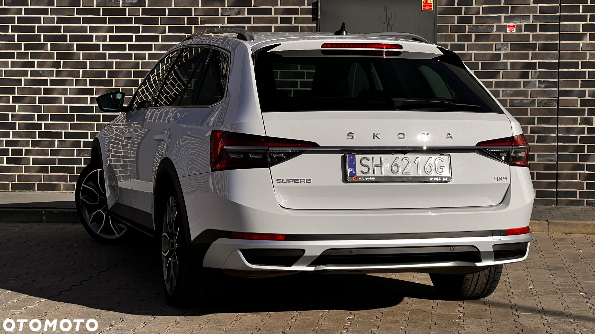 Skoda Superb Combi 2.0 TDI 4x4 DSG Scout - 23