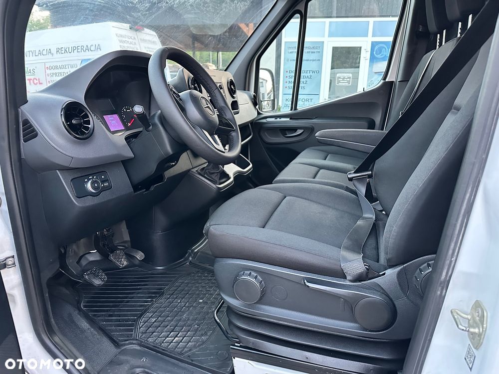 Mercedes-Benz Sprinter 319 - 6