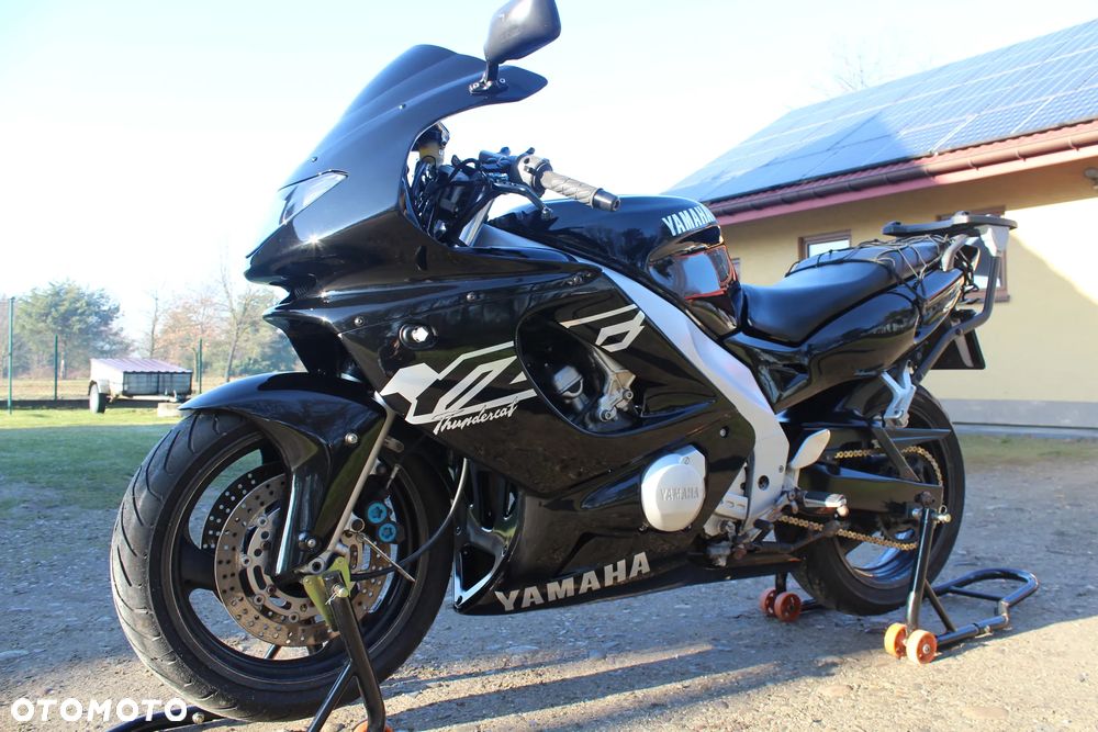 Yamaha YZF - 4