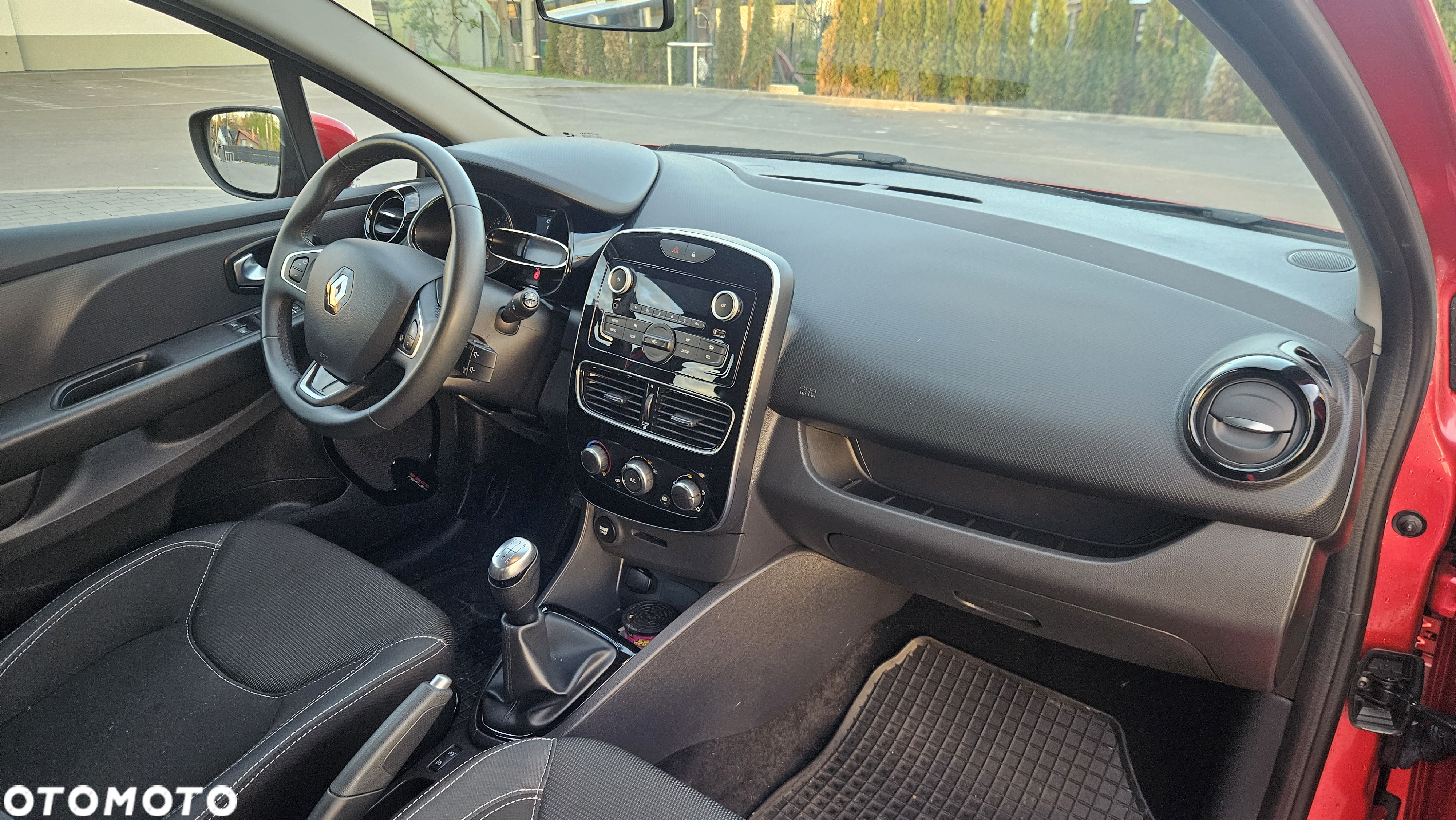 Renault Clio 1.2 16V 75 Life - 14