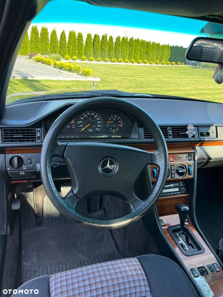 Mercedes-Benz W124 (1984-1993) - 23