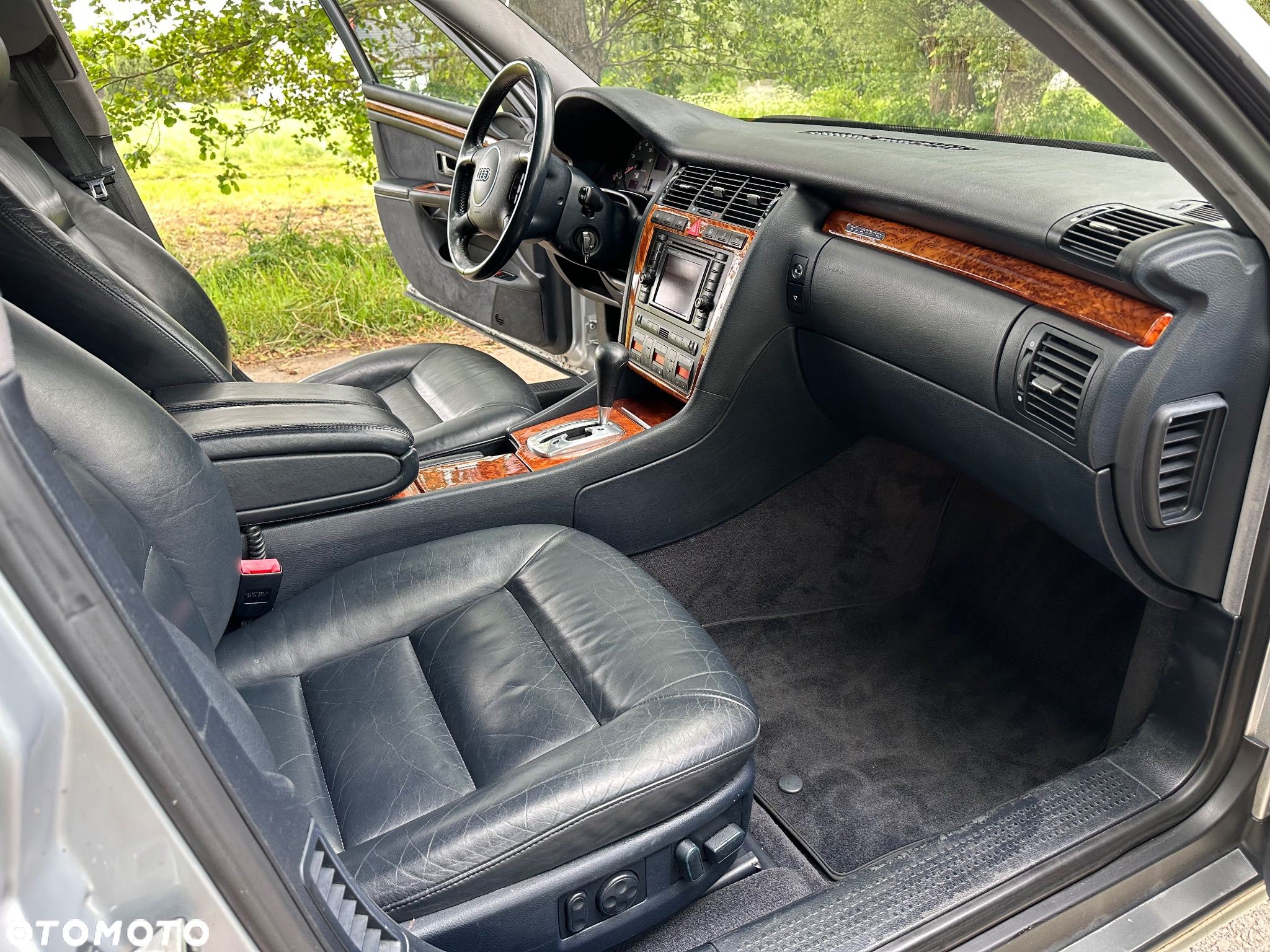 Audi A8 4.2 L Quattro - 21