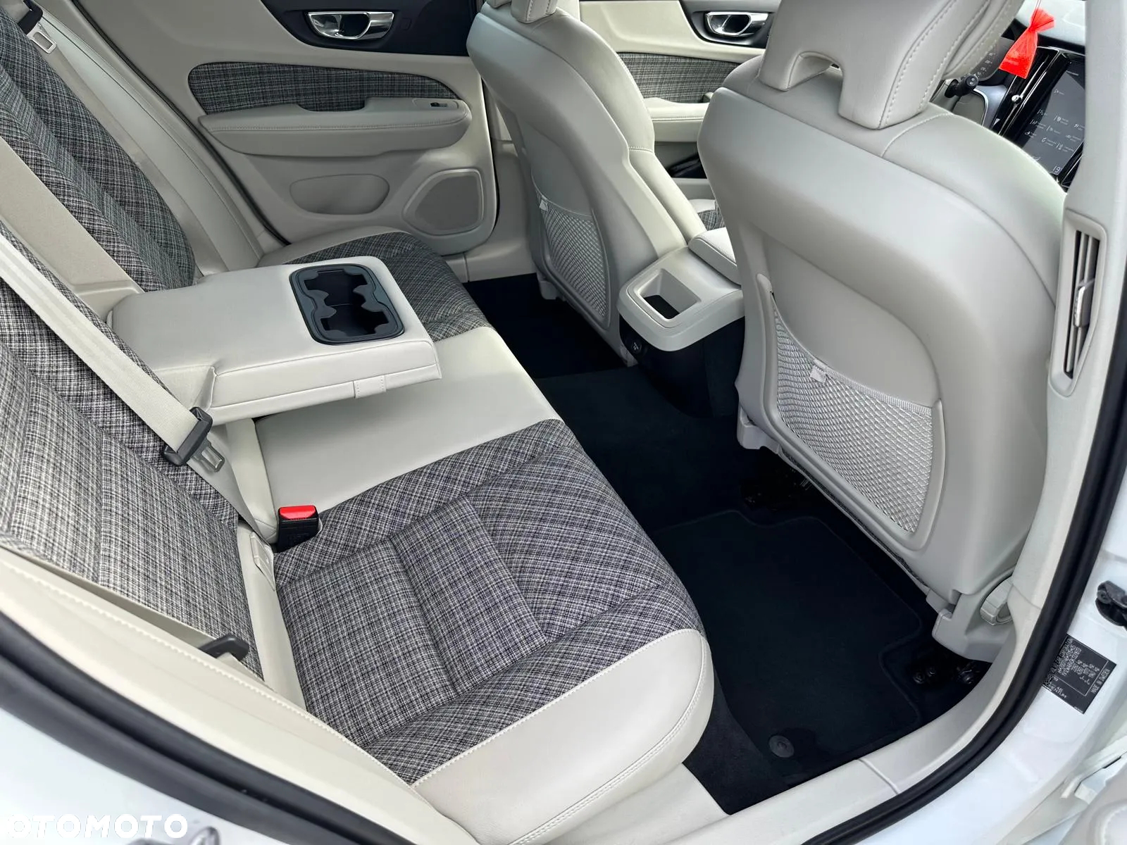 Volvo V60 D4 Momentum Pro - 7