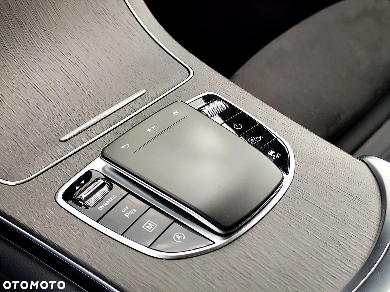 Mercedes-Benz GLC 220 d 4Matic 9G-TRONIC AMG Line Plus - 24