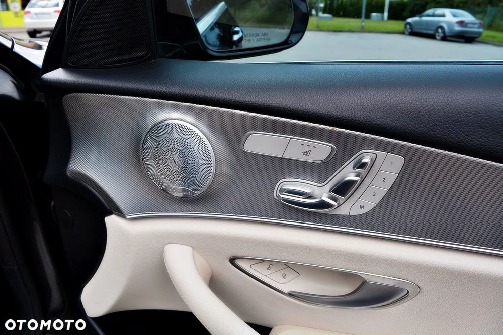 Mercedes-Benz Klasa E 300 9G-TRONIC AMG Line - 13