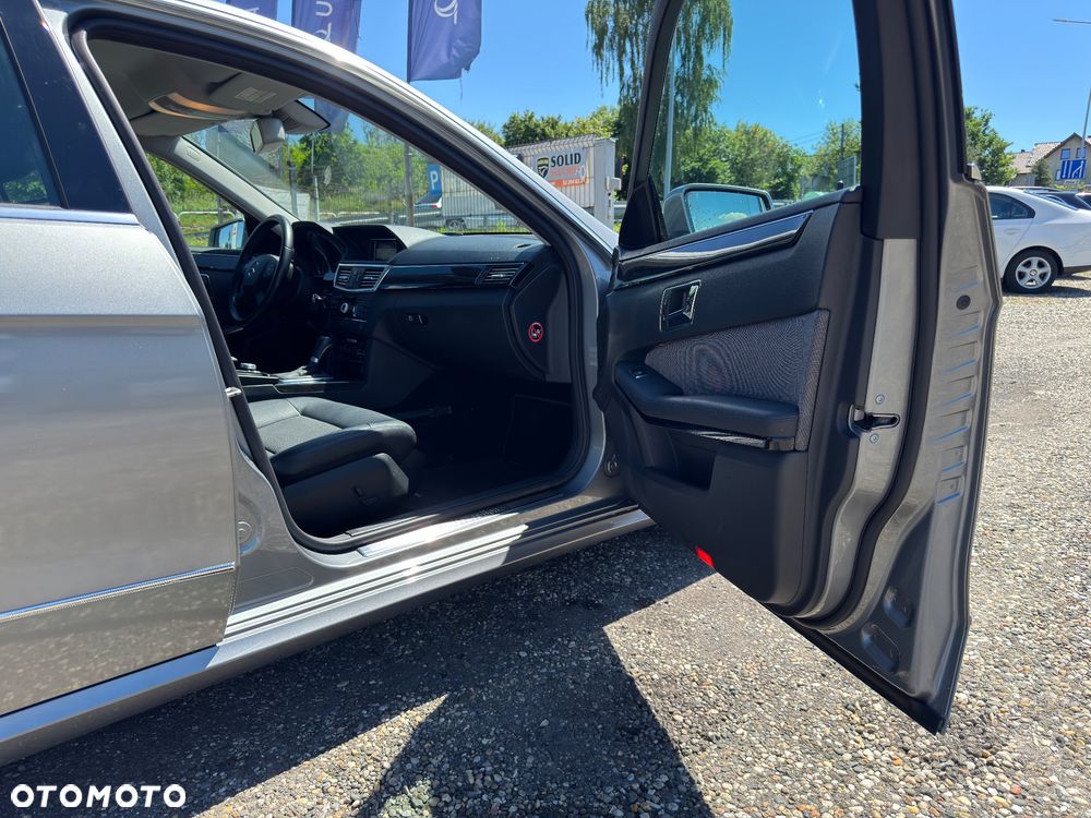 Mercedes-Benz Klasa E 250 CGI BlueEFFICIENCY Avantgarde - 28
