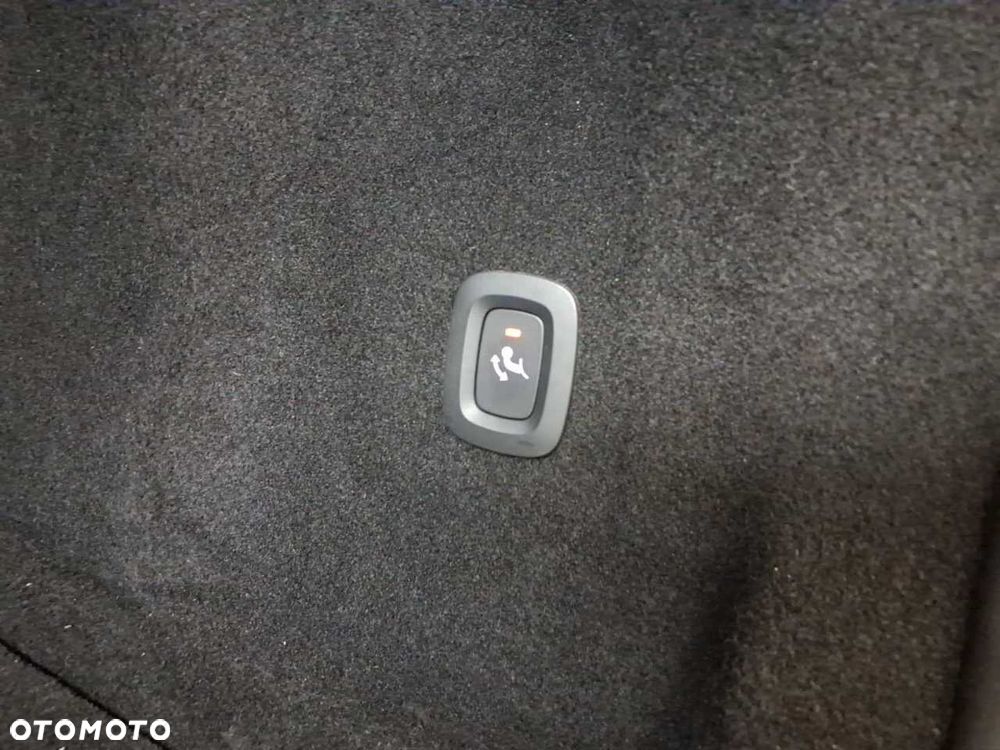 Volvo XC 60 B5 D AWD Ultimate Dark - 27