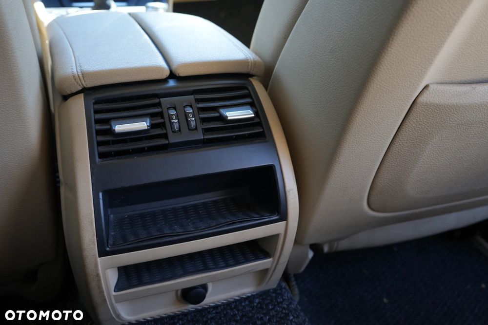 BMW Seria 5 520i - 39