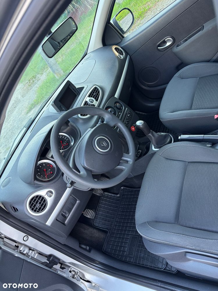 Renault Clio 1.2 16V 75 TomTom Edition - 19