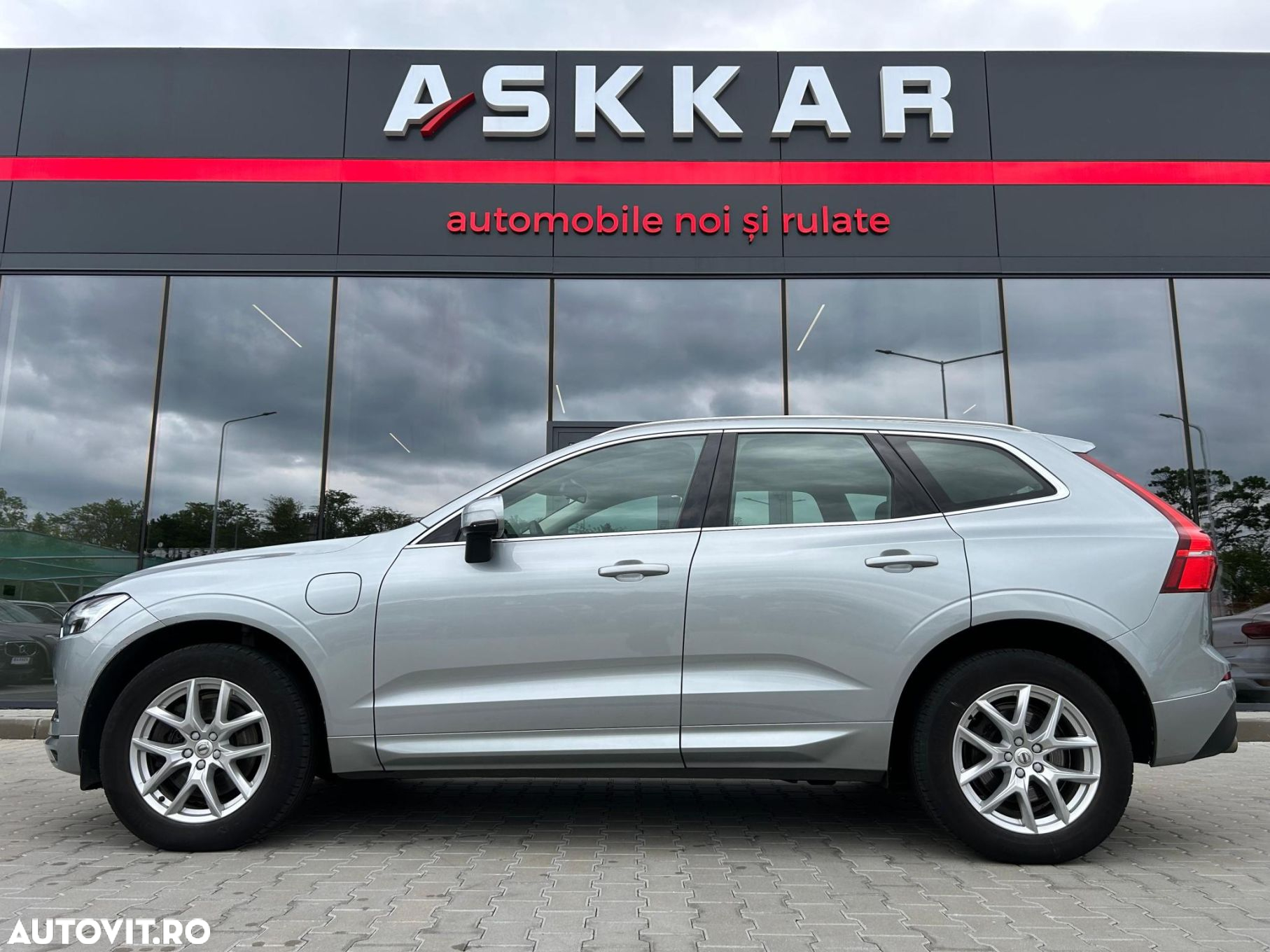 Volvo XC 60 T8 Twin Engine AWD Geartronic Momentum - 9
