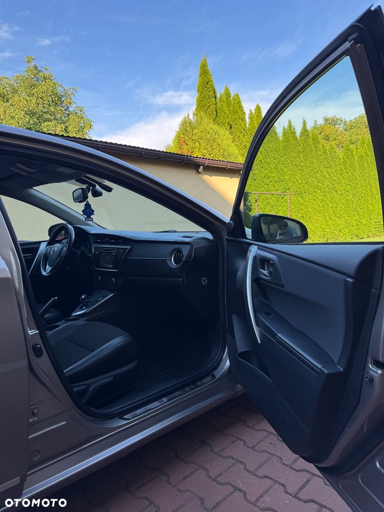 Toyota Auris 1.8 HSD Luna - 23