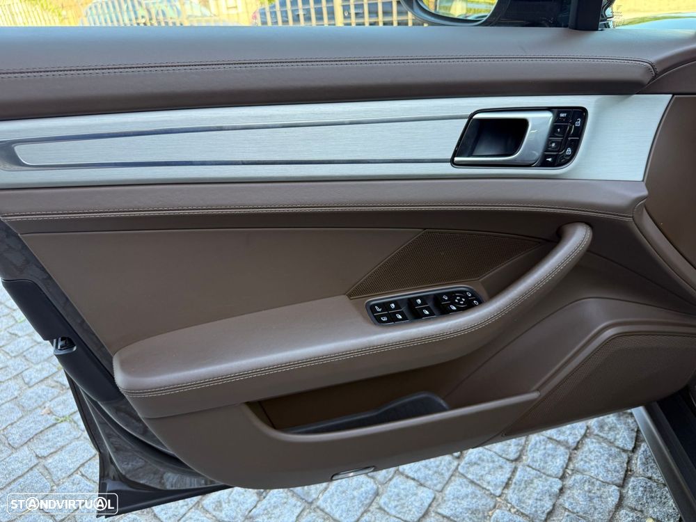 Porsche Panamera Sport Turismo 4 E-Hybrid - 23