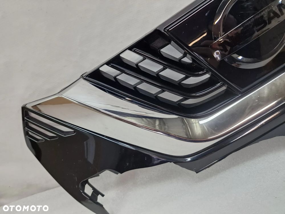 NISSAN MICRA K14 16- ATRAPA / GRILL / ZNACZEK POD RADAR PRZEDNI PRZÓD , NR 62890-5FA0R , NR AUKCJI GL729 - 10